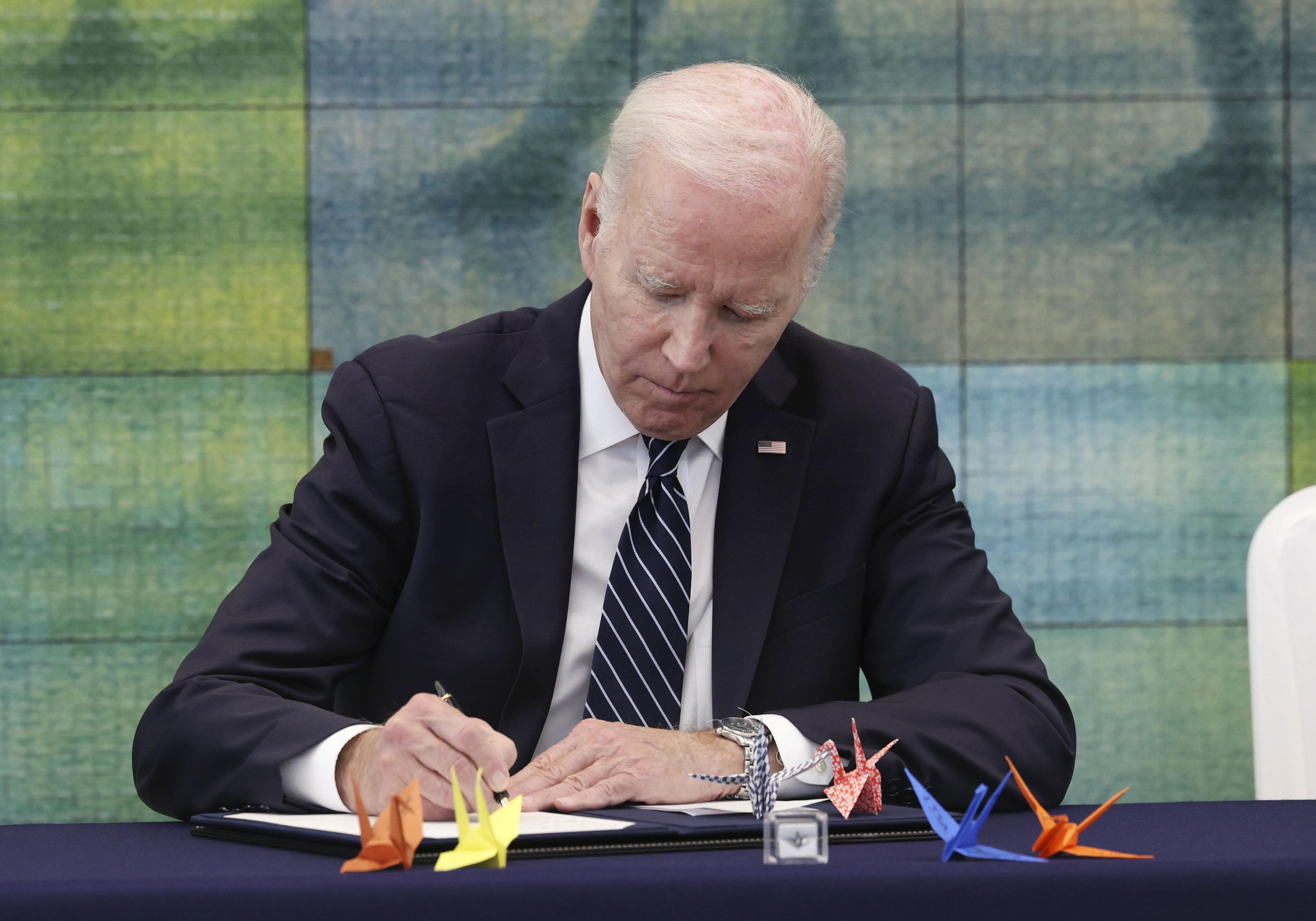 Japanese Atomic Bomb Victim s Paper Cranes Eyed For UNESCO Heritage List japanese-atomic-bomb-victim-s-paper-cranes-eyed-for-unesco-heritage-list